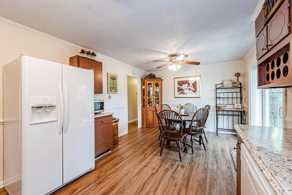 Kelly'S Comfortable Quinton Home Exterior photo
