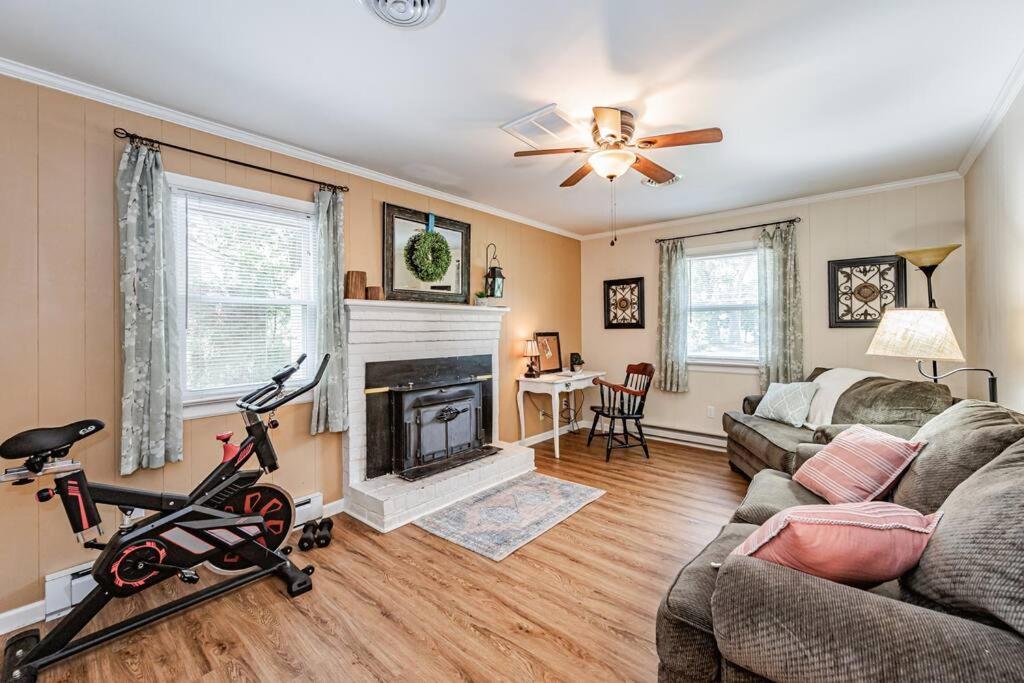 Kelly'S Comfortable Quinton Home Exterior photo